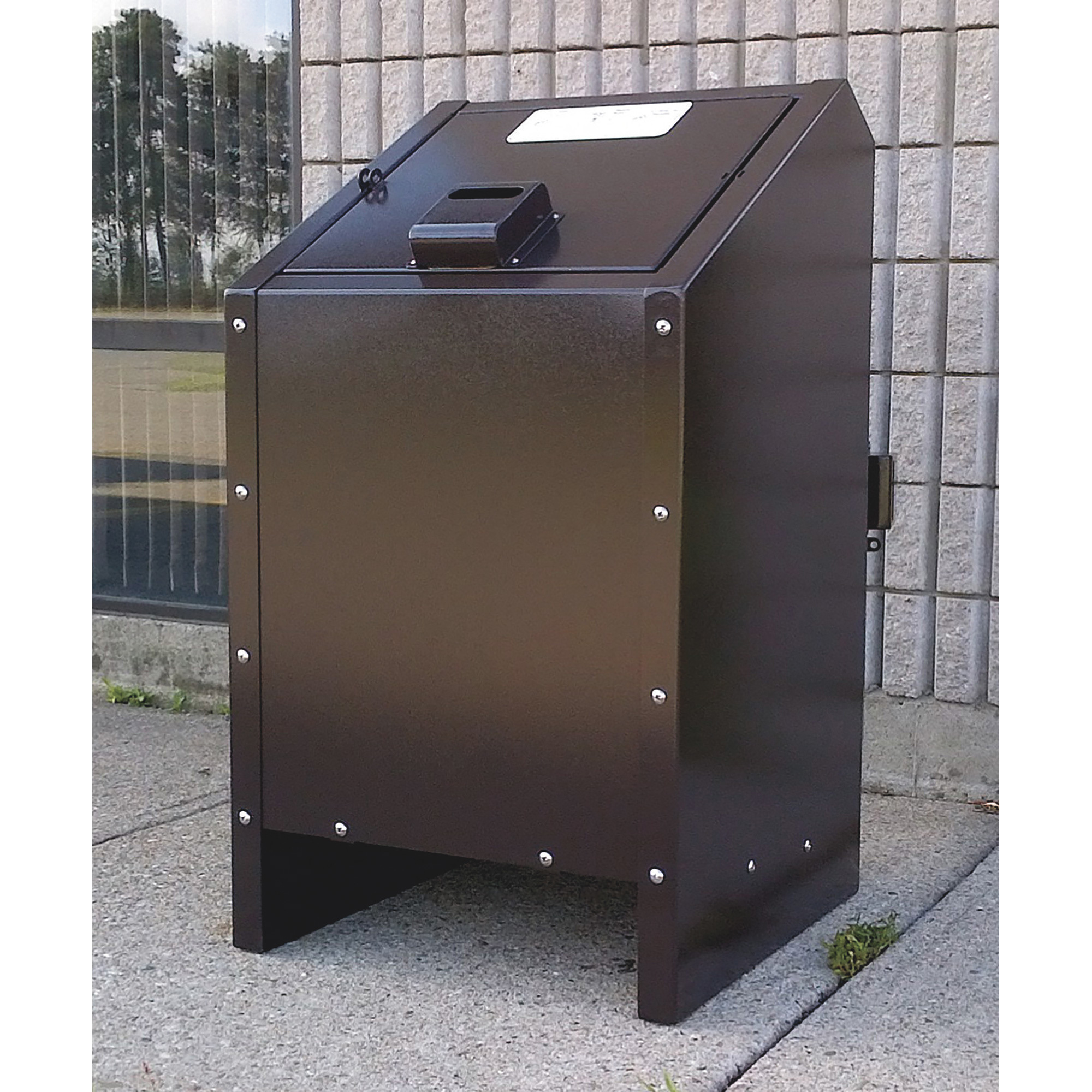 Paris Animal-Proof Trash Can with Liner, Brown, 34-Gallon Capacity, Model# 461-311-0002